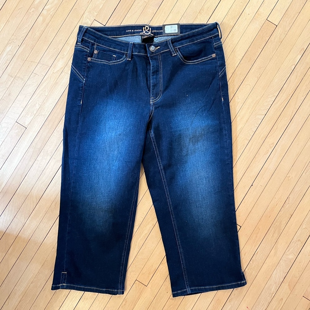 🆕 Love & Legend Ladies Dark Denim Size 16 sculpting capris (with light wash)